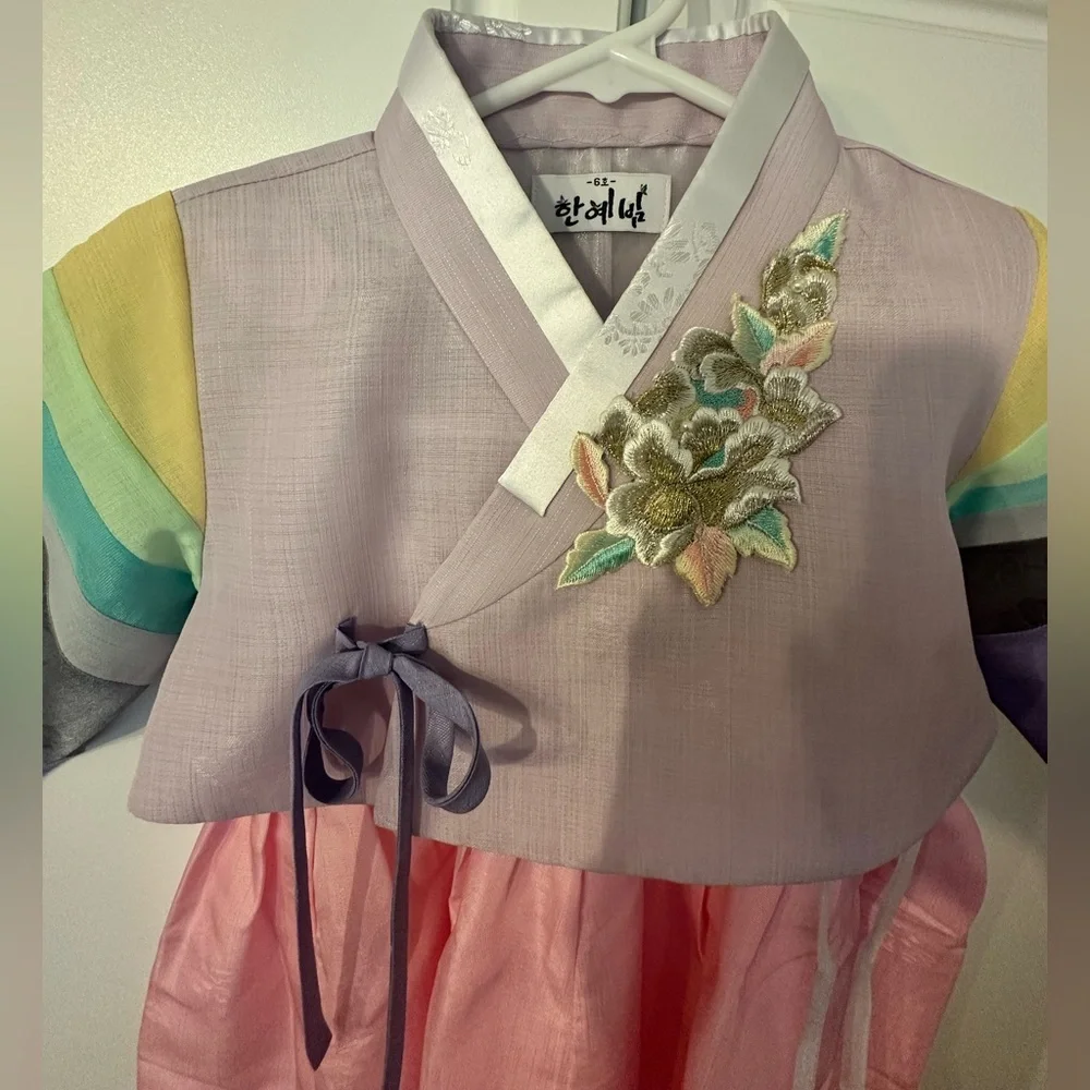 Girls hanbok size 6 - Picture 2 of 6